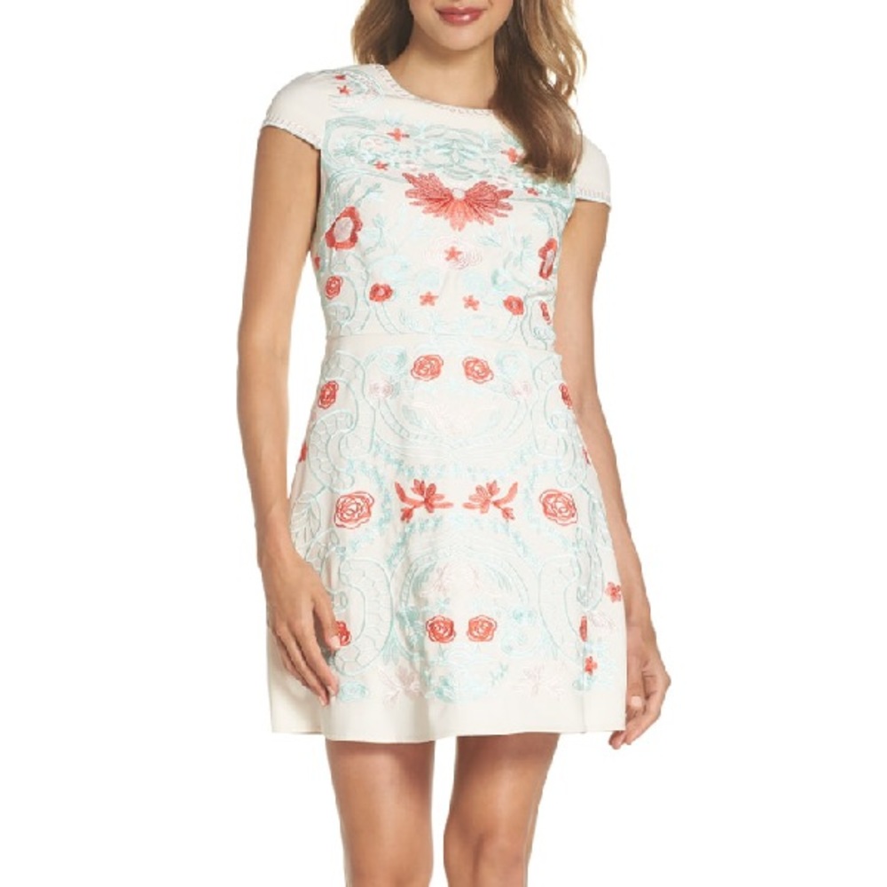 Foxiedox Sierra Embroidered Dress Small NEW